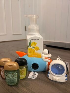 Bath & Body Works Kitchen Lemon Foaming Soap with Blue Submarine Dispenser